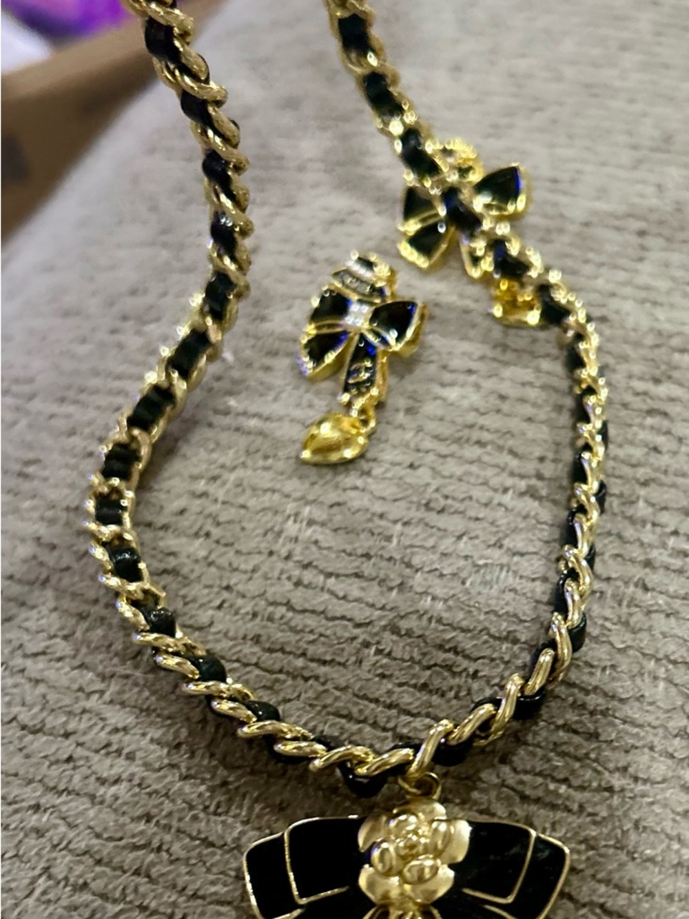 Gold and Black inspired Bow Pendant Necklace with Matching Earrings, NEW - Picture 10 of 12